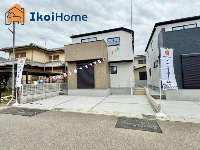 神戸市西区岩岡町岩岡１期2号棟　新築一戸建の前面道路含む現地写真|弊社独自で毎月５組限定「人気オプション３点パック」カーポート・バルコニー・ウッドデッキを１万円で取付