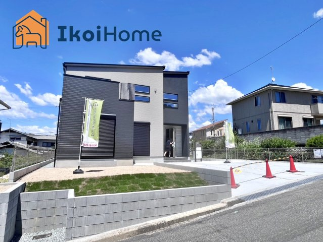 神戸市第2西区桜が丘西町1丁目　新築のエントランス|バルコニーがすごく広いので、ご家族の洗濯物が一気に干せて、お天気の良い日には気分爽快！