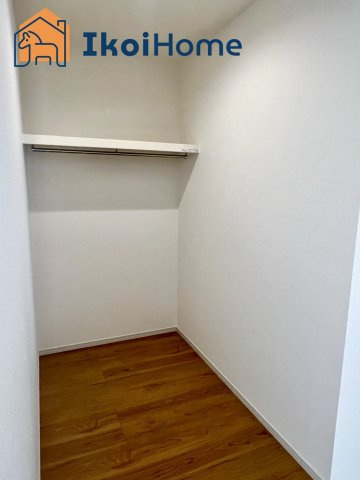 神戸市西区秋葉台2丁目　新築戸建の収納|●年中無休：当日予約可●　奥行きのあるのでスーツケースも収納できますね。