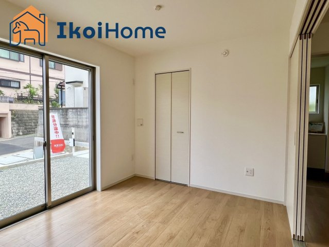 神戸市西区秋葉台2丁目　新築戸建の寝室|●年中無休：当日予約可●　注意。カーテン・カーテンレールが付いていません。弊社にご相談ください。