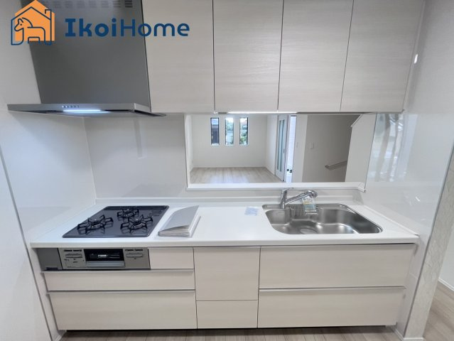 神戸市西区春日台9丁目13番　A号棟　新築戸建のキッチン|◆同社施工例◆人気の対面式のキッチン♪調理スペースもゆったり！使いやすいです！