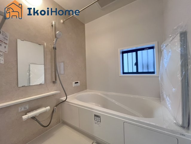 神戸市西区春日台9丁目13番　A号棟　新築戸建の浴室|【ホームページに現地動画掲載中】●年中無休：当日予約可●小窓ございますので通気・換気良好です。