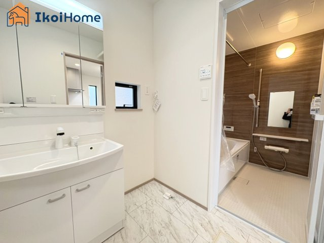 神戸市西区春日台9丁目13番　B号棟　新築戸建の洗面所|【ホームページに現地動画掲載中】●年中無休：当日予約可●洗濯パンは5000〜15000円前後で追加。