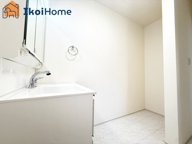 神戸市西区学園東町2期　2号棟　新築戸建の洗面所|【ホームページに現地動画掲載中】●年中無休：当日予約可●収納が少ないので追加工事も承ります