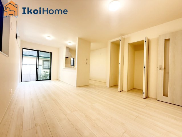 神戸市西区学園東町2期　2号棟　新築戸建の内装|【ホームページに現地動画掲載中】●年中無休：当日予約可●リビングにも収納があるのは嬉しいですね！