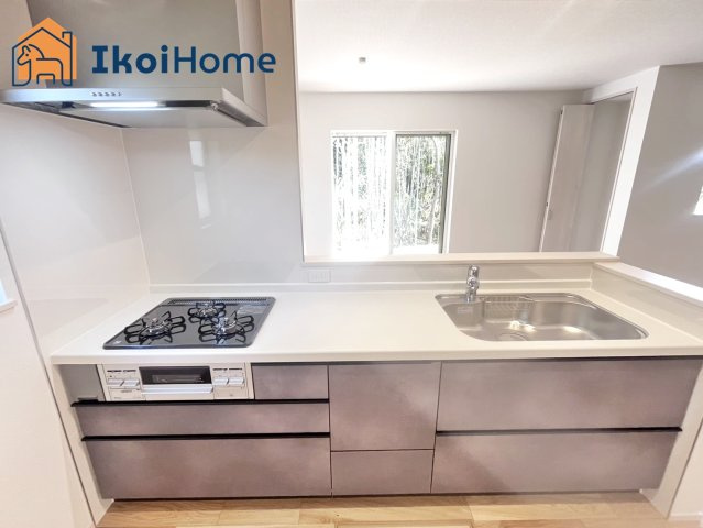 神戸市西区押部谷町西盛　新築　2号地のキッチン|【ホームページに現地動画掲載中】●年中無休：当日予約可●人気の対面式キッチン！使いやすさも◎