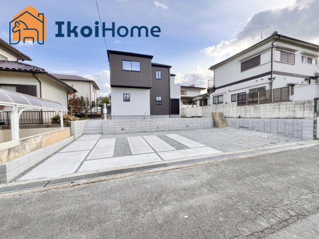 神戸市西区桜が丘西町３丁目　3期　新築戸建の前面道路含む現地写真|弊社独自で毎月５組限定「人気オプション３点パック」カーポート・バルコニー・ウッドデッキを１万円で取付