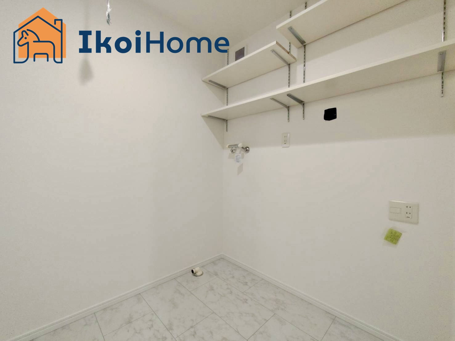 明神戸市西区富士見ヶ丘　2号地　新築の内装|【ホームページに現地動画掲載中】●年中無休：当日予約可●収納力の高い棚が設置されており収納に便利です