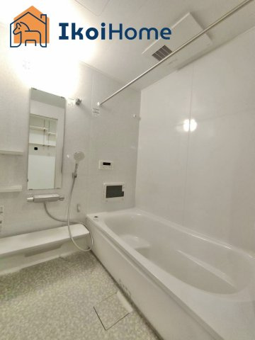 明神戸市西区富士見ヶ丘　2号地　新築の浴室|【ホームページに現地動画掲載中】●年中無休：当日予約可●小窓付きの換気良好の浴室。清潔な空間です。