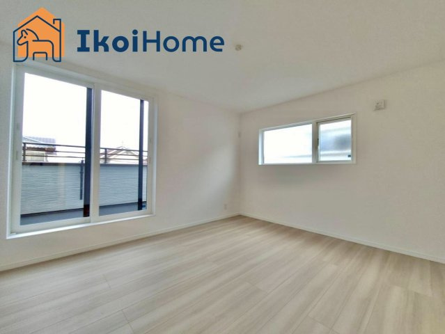 明神戸市西区富士見ヶ丘　2号地　新築の子供部屋|【ホームページに現地動画掲載中】●年中無休：当日予約可●バルコニーに面した明るいお部屋♪収納も完備！