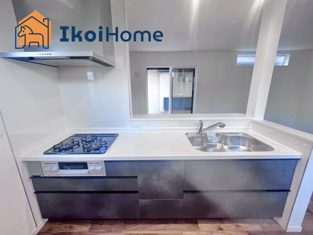 神戸市西区長畑町　新築戸建のキッチン|【ホームページに現地動画掲載中】●年中無休：当日予約可●人気の対面式のキッチンで明るい！