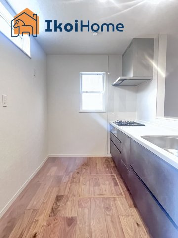 神戸市西区長畑町　新築戸建のキッチン|【ホームページに現地動画掲載中】●年中無休：当日予約可●カップボードのご依頼可能！