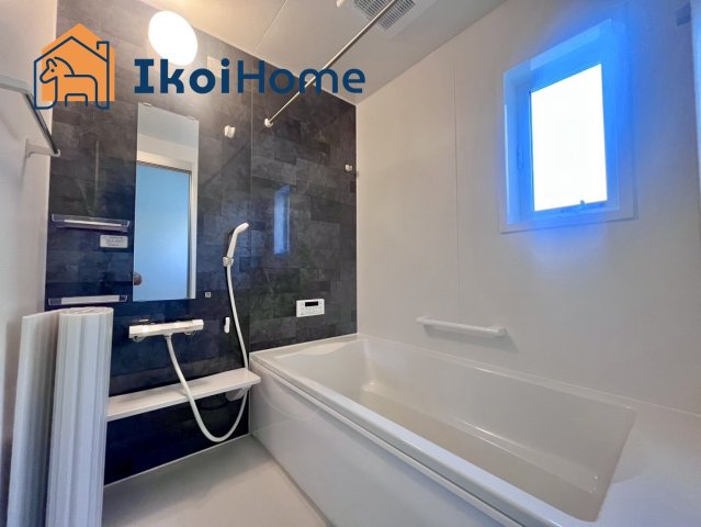 神戸市西区長畑町　新築戸建の浴室|【ホームページに現地動画掲載中】●年中無休：当日予約可●浴槽は広く足を伸ばせます！