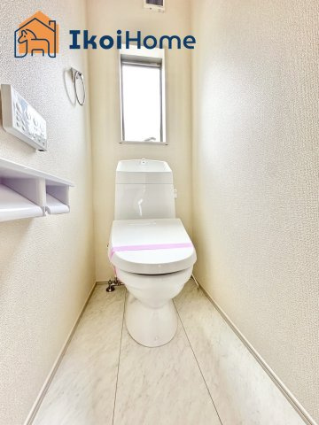 神戸市西区玉津町新方　新築戸建　8号棟のトイレ|【ホームページに現地動画掲載中】●年中無休：当日予約可●トイレが2か所あるので夜中も楽ちん。