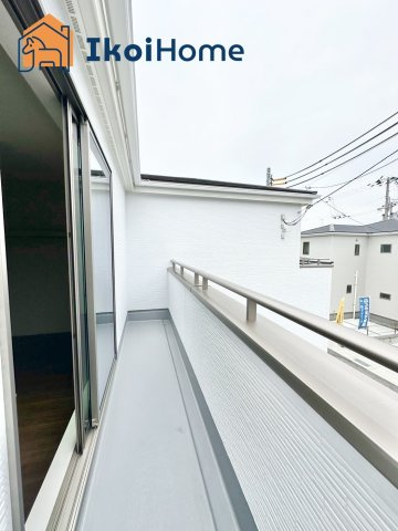 神戸市西区玉津町新方　新築戸建　8号棟のバルコニー|【ホームページに現地動画掲載中】●年中無休：当日予約可●バルコニーの屋根は８万円から設置できます。