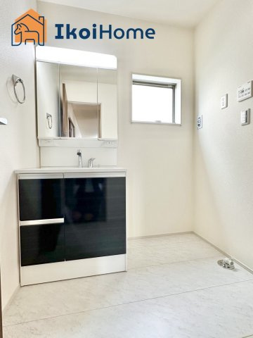 神戸市西区玉津町新方　新築戸建　8号棟の洗面所|【ホームページに現地動画掲載中】●年中無休：当日予約可●畳２枚分の一般的な洗面室です