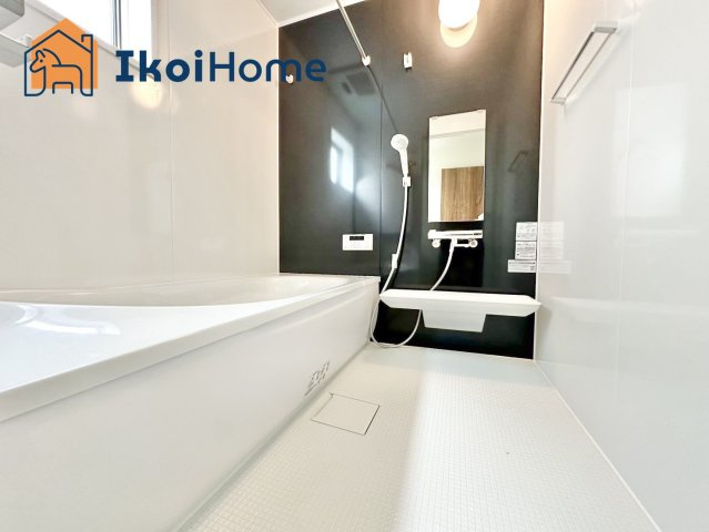 神戸市西区玉津町新方　新築戸建　8号棟の浴室|【ホームページに現地動画掲載中】●年中無休：当日予約可●小窓ございますので通気・換気良好です。