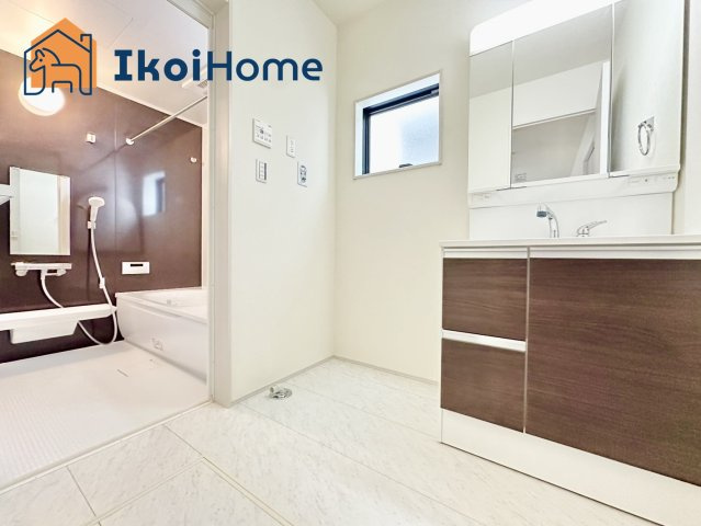 神戸市西区玉津町新方　新築戸建　7号棟の洗面所|ホームページに現地動画掲載中】●年中無休：当日予約可●吊戸棚・収納棚・の追加工事のご相談可能！