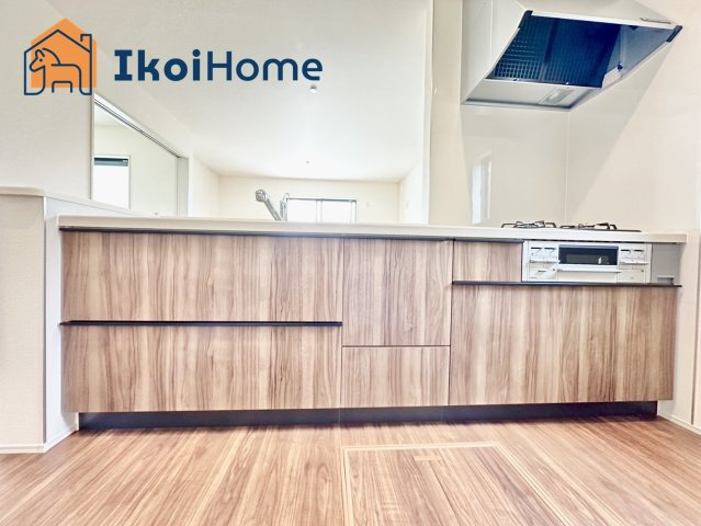 神戸市西区玉津町新方　新築戸建　7号棟のキッチン|【ホームページに現地動画掲載中】●年中無休：当日予約可●収納力豊富！浄水器付き！