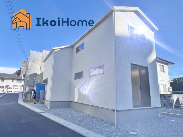 神戸市西区伊川谷町有瀬　新築戸建のエントランス|【ホームページに現地動画掲載中】●年中無休：当日予約可●玄関へは少ない段差で出入りが可能！