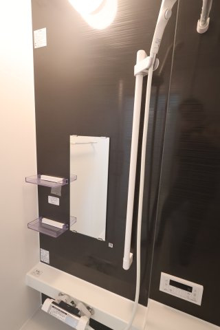 《仲介手数料無料》上尾市大字大谷本郷446(5号棟)新築一戸建てクレイドルガーデンの浴室|撮影日 2025年10月21日 15:40 曇り