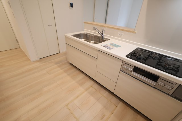 《仲介手数料無料》上尾市大字大谷本郷446(5号棟)新築一戸建てクレイドルガーデンのキッチン|撮影日 2025年10月21日 15:40 曇り