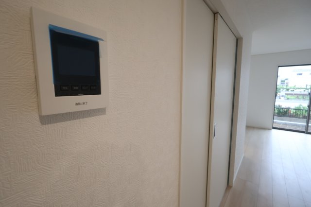 《仲介手数料無料》上尾市大字大谷本郷446(5号棟)新築一戸建てクレイドルガーデンのセキュリティ|撮影日 2025年10月21日 15:40 曇り