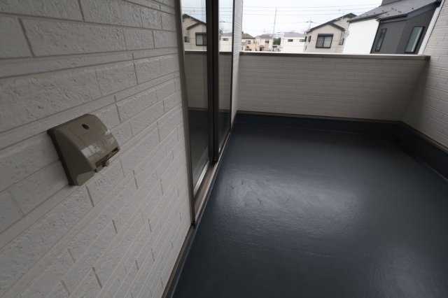 《仲介手数料無料》上尾市大字大谷本郷446(5号棟)新築一戸建てクレイドルガーデンのバルコニー|撮影日 2025年10月21日 15:40 曇り