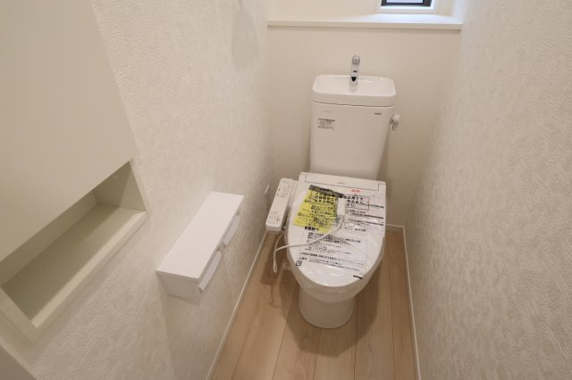 《仲介手数料無料》上尾市大字大谷本郷446(5号棟)新築一戸建てクレイドルガーデンのトイレ|撮影日 2025年10月21日 15:40 曇り