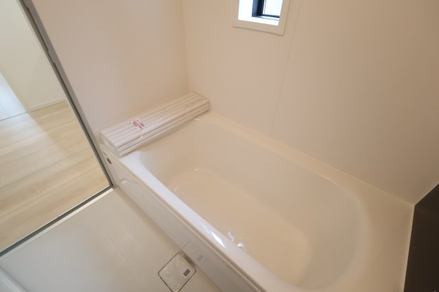 《仲介手数料無料》上尾市大字大谷本郷363-1(3号棟)新築一戸建てクレイドルガーデンの浴室|撮影日 2025年10月21日 15:20 曇り