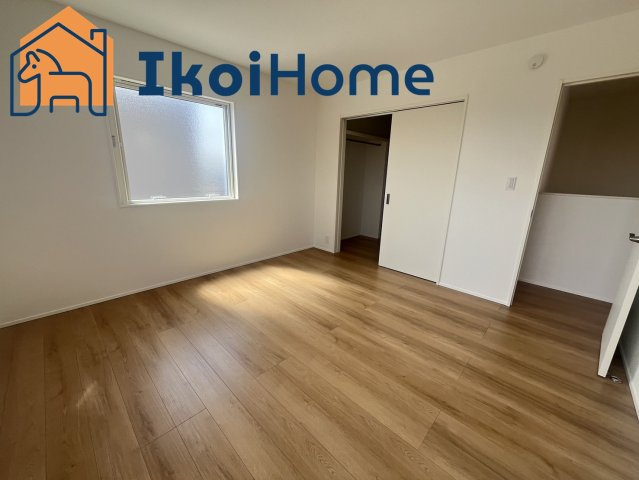 神戸市西区岩岡町　新築戸建の寝室|【ホームページに現地動画掲載中】●年中無休：当日予約可●収納スペースも広く収納豊富で便利です！