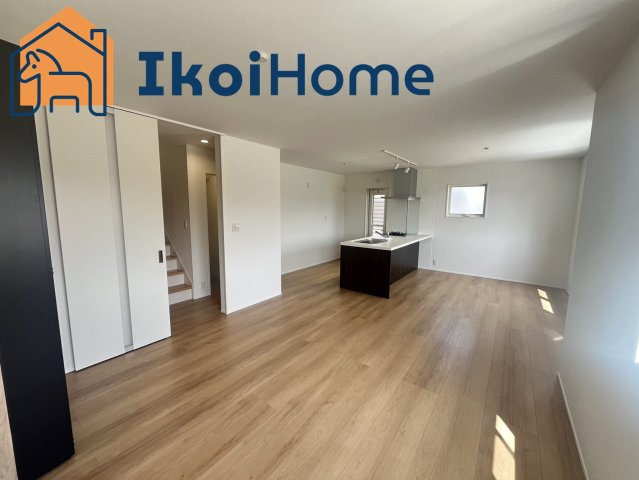 神戸市西区岩岡町　新築戸建の内装|【ホームページに現地動画掲載中】●年中無休：当日予約可●広い開放感があり大型家具の設置可能