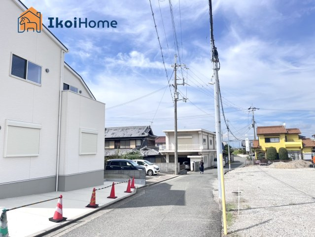 神戸市西区岩岡町　新築戸建の前面道路含む現地写真|【ホームページに現地動画掲載中】●年中無休：当日予約可●3LDK+WIC！リビング広々19帖！