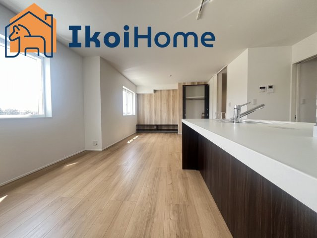 神戸市西区岩岡町　新築戸建の内装|【ホームページに現地動画掲載中】●年中無休：当日予約可●収納力豊富！浄水器付き！