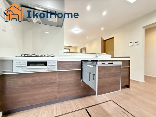 神戸市西区宮下3丁目　中古一戸建のキッチン|【ホームページに現地動画掲載中】●年中無休：当日予約可●家事の時短に欠かせない食器洗浄乾燥機も完備！