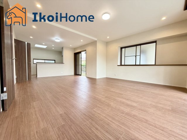 神戸市西区宮下3丁目　中古一戸建の居間・リビング|【ホームページに現地動画掲載中】●年中無休：当日予約可●LDK20帖あります。明るいLDKです！
