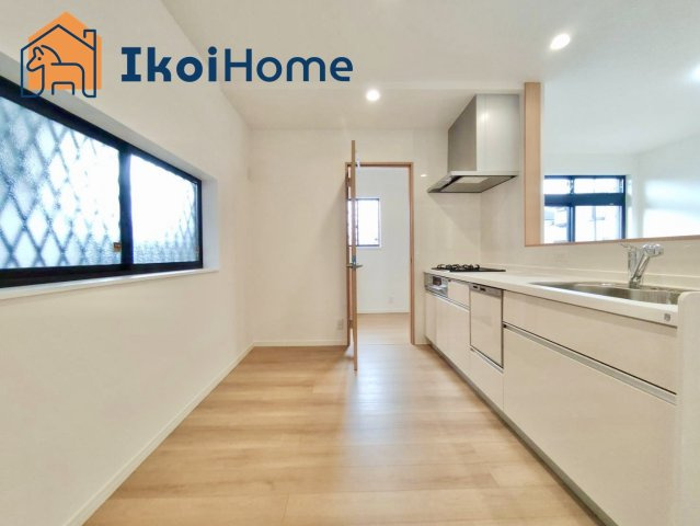 神戸市西区春日台6丁目　中古戸建のキッチン|【ホームページに現地動画掲載中】●年中無休：当日予約可●同色のカップボードの設置なども承っております