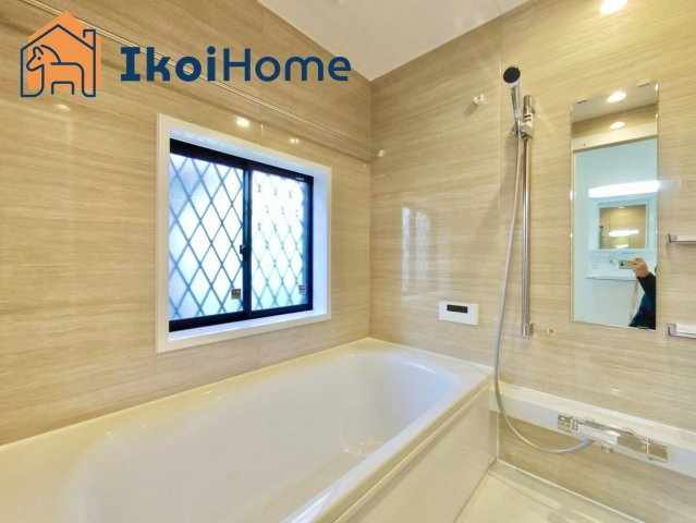 神戸市西区春日台6丁目　中古戸建の浴室|【ホームページに現地動画掲載中】●年中無休：当日予約可●小窓ございますので通気・換気良好です。