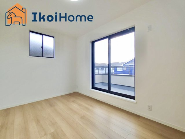 神戸市西区春日台6丁目　中古戸建の内装|【ホームページに現地動画掲載中】●年中無休：当日予約可●こちらの洋室には掃き出し窓がございます！