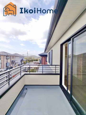 神戸市西区春日台6丁目　中古戸建のバルコニー|【ホームページに現地動画掲載中】●年中無休：当日予約可●バルコニーが広く沢山干せ、お布団も楽々です。