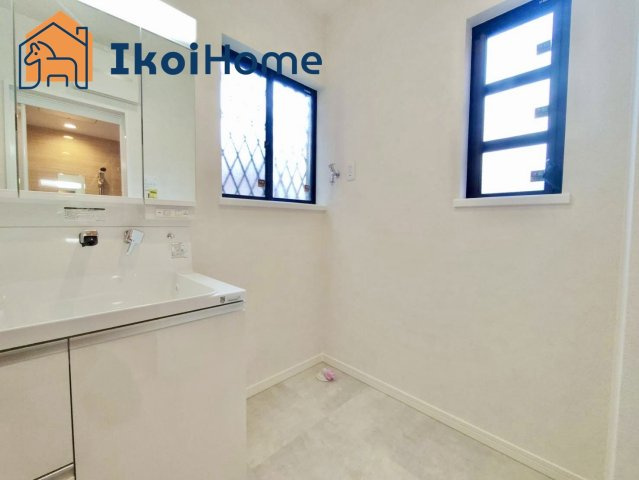 神戸市西区春日台6丁目　中古戸建のその他|【ホームページに現地動画掲載中】●年中無休：当日予約可●収納力の高い棚が設置されタオルを置くのに便利