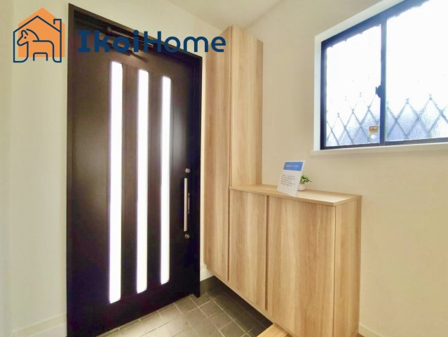 神戸市西区春日台6丁目　中古戸建の玄関|【ホームページに現地動画掲載中】●年中無休：当日予約可●玄関は靴を沢山収納できるシューズボックス完備