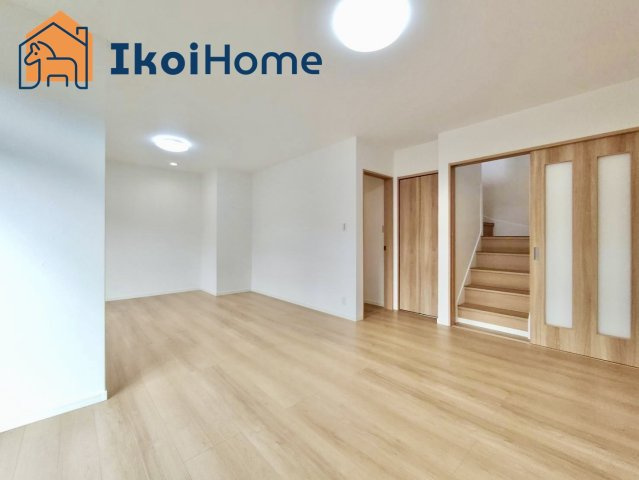 神戸市西区春日台6丁目　中古戸建の居間・リビング|【ホームページに現地動画掲載中】●年中無休：当日予約可●約20帖の広々LDKは明るい団らんスペース！