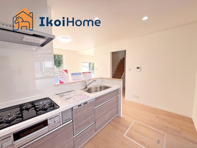 神戸市西区天が岡　中古戸建のキッチン|●年中無休：当日予約可●キッチン新調済み！便利な床下収納庫も完備しております！