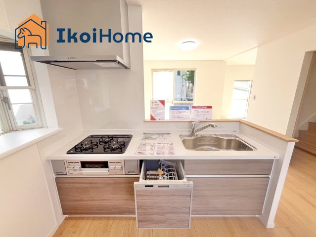 神戸市西区天が岡　中古戸建のキッチン|●年中無休：当日予約可●人気の対面式のキッチン！家事の時短に欠かせない食洗機も完備しております！