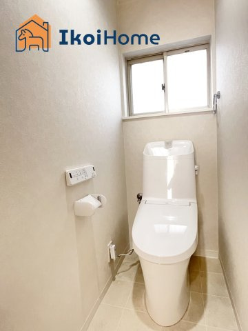 神戸市西区天が岡　中古戸建のトイレ|●年中無休：当日予約可●1階ウォシュレット機能付きトイレです。新調済みで気持ちよくご使用いただけます