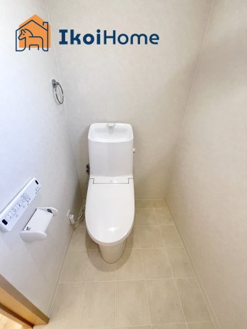 神戸市西区天が岡　中古戸建のトイレ|●年中無休：当日予約可●2階のトイレはスペースゆったり！新調済みのウォシュレット機能付きトイレです！