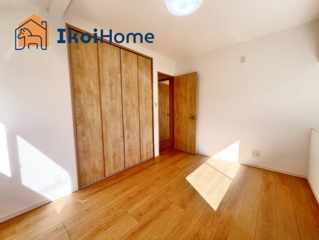 神戸市西区天が岡　中古戸建の寝室|●年中無休：当日予約可●全居室収納完備・全居室二面採光です！