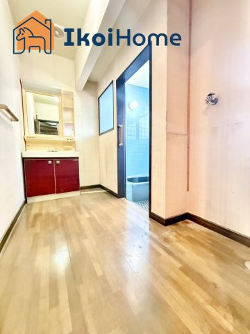 神戸市西区伊川谷町潤和　中古戸建の洗面所|収納が少ないので、吊戸棚・収納棚・床下収納の追加工事をご依頼頂く事が多いです。							
