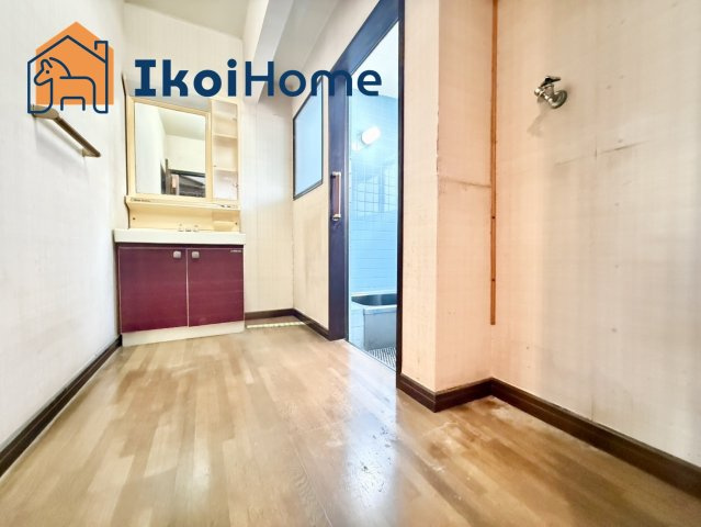 神戸市西区伊川谷町潤和　中古戸建の洗面所|●年中無休：当日予約可●洗濯機を置く洗濯パンがついていません。価格は5000〜15000円前後です。